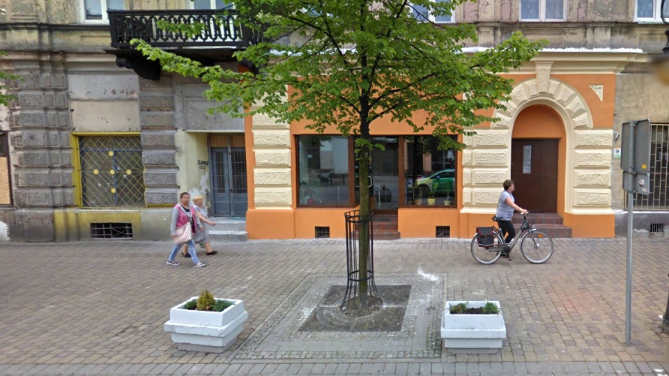 Śródmieście Cafe - kawiarnia obywatelska przy u. 3 Maja 9 we Włocławku ma nowego zarządcę. I już działa!/fot. Google Street View