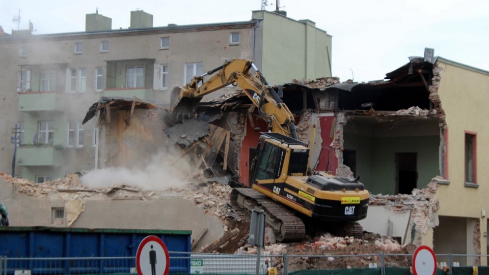 Wyburzanie budynku przy rondzie Bernardyńskim w Bydgoszczy./fot. Kamila Zroślak