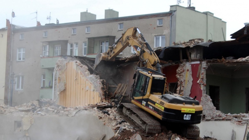 Wyburzanie budynku przy rondzie Bernardyńskim w Bydgoszczy./fot. Kamila Zroślak