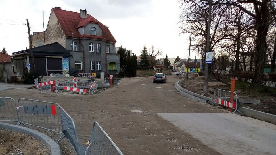Informacja o przerwaniu prac związanych z przebudową drogi nr 255 zaskoczyła i mieszkańców i władze Pakości. Fot. Tomasz Gronet