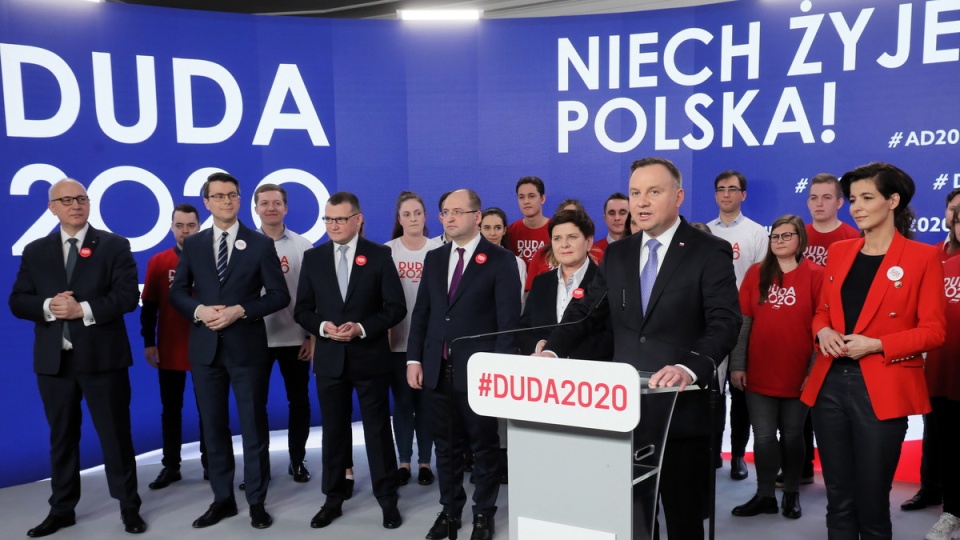 Prezydent Andrzej Duda podczas prezentacji sztabu wyborczego, z prawej – szefowa kampanii Jolanta Turczynowicz-Kieryłło/fot. Paweł Supernak, PAP