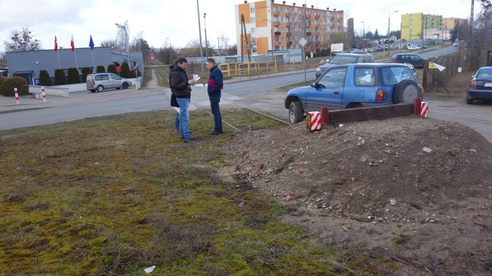 Kto i dlaczego rozebrał w październiku ubiegłego roku w Koronowie bocznicę kolejową Gminnej Spółdzielni od dworca PKP do wielkich elewatorów zbożowych? Fot. Andrzej Krystek