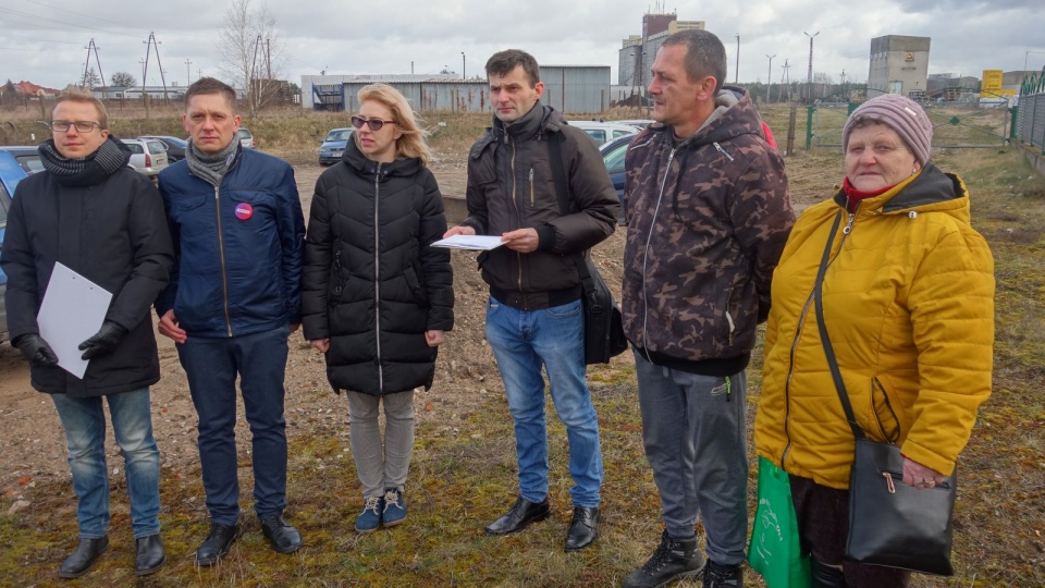 Kto i dlaczego rozebrał w październiku ubiegłego roku w Koronowie bocznicę kolejową Gminnej Spółdzielni od dworca PKP do wielkich elewatorów zbożowych? Fot. Andrzej Krystek