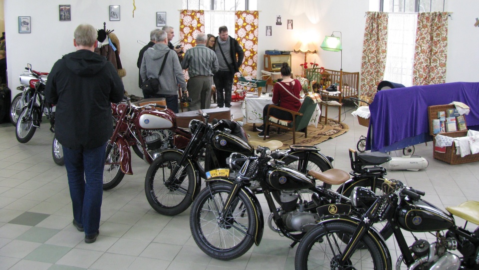 W Centrum Targowym Park w Toruniu można było oglądać zabytkowe samochody w klimacie retro. Fot. Nadesłana