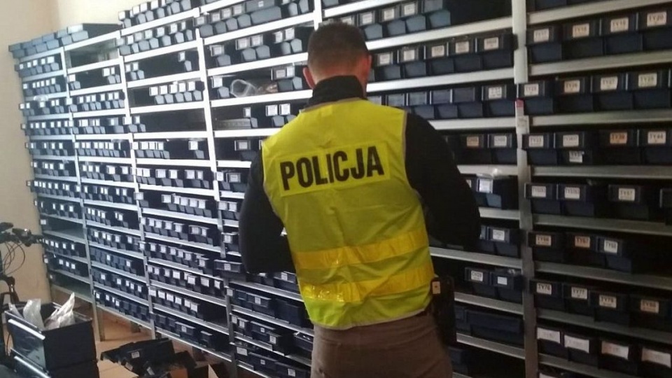 Podrabiane kluczyki do różnych aut ujawnili policjanci w sklepie w Fordonie. Towar oferowano także w internecie./fot. KWP Bydgoszcz