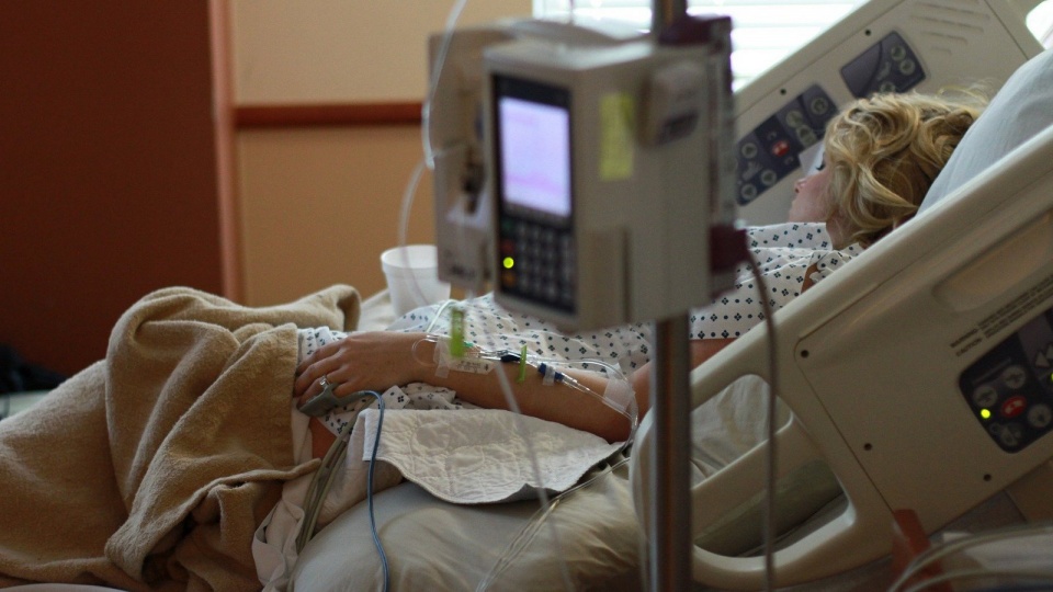 W większości szpitali w Kujawsko-Pomorskiem wprowadzono zakaz odwiedzin pacjentów. Fot. Pixabay.com
