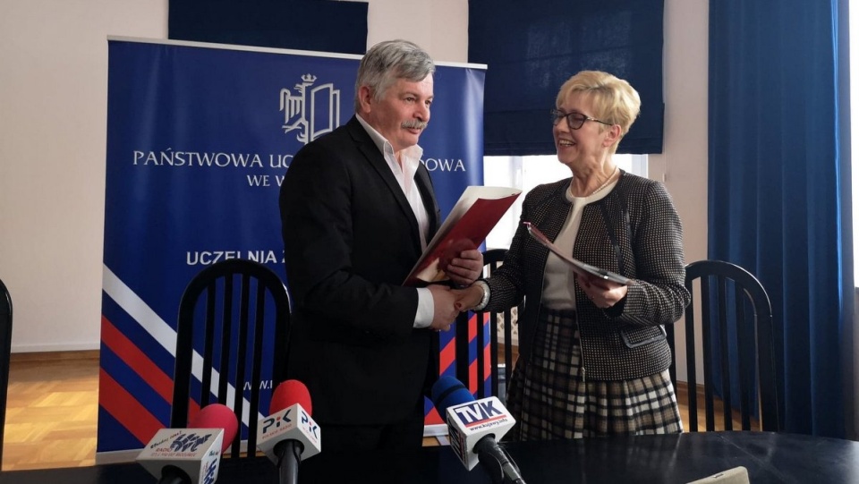 Umowa o partnerstwo między PUZ Włocławek - rektor dr Małgorzata Legiędź-Gałuszka, a Szpitalem w Lipnie - Andrzej Wasielewski, prezes spółki Szpital Lipno - podpisana./fot. Agnieszka Marszał