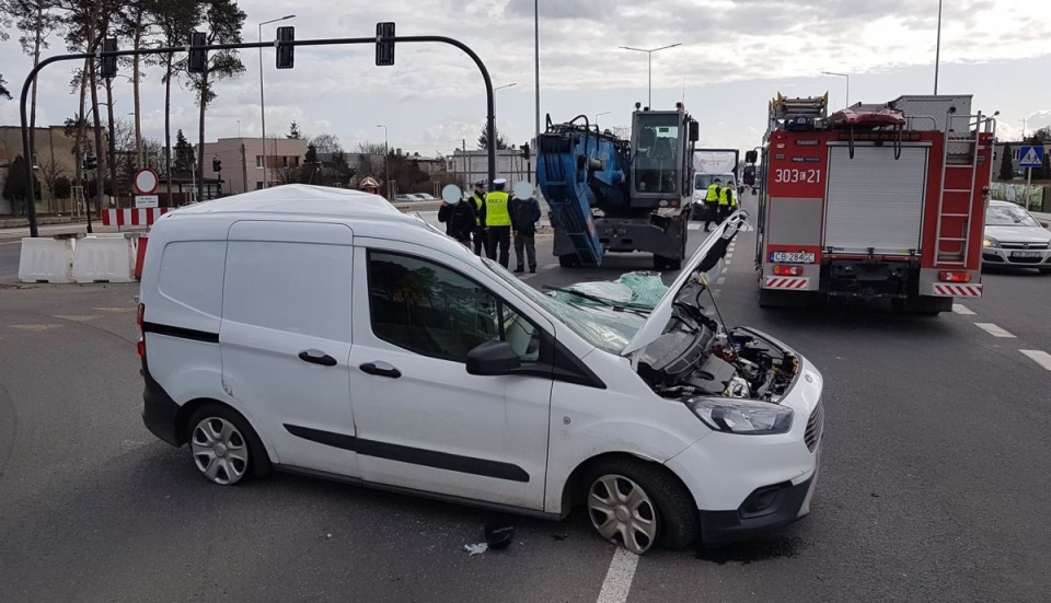 Wypadek na skrzyżowaniu ul. Grunwaldzkiej z Filtrową w Bydgoszczy/fot. Bydgoszcz998