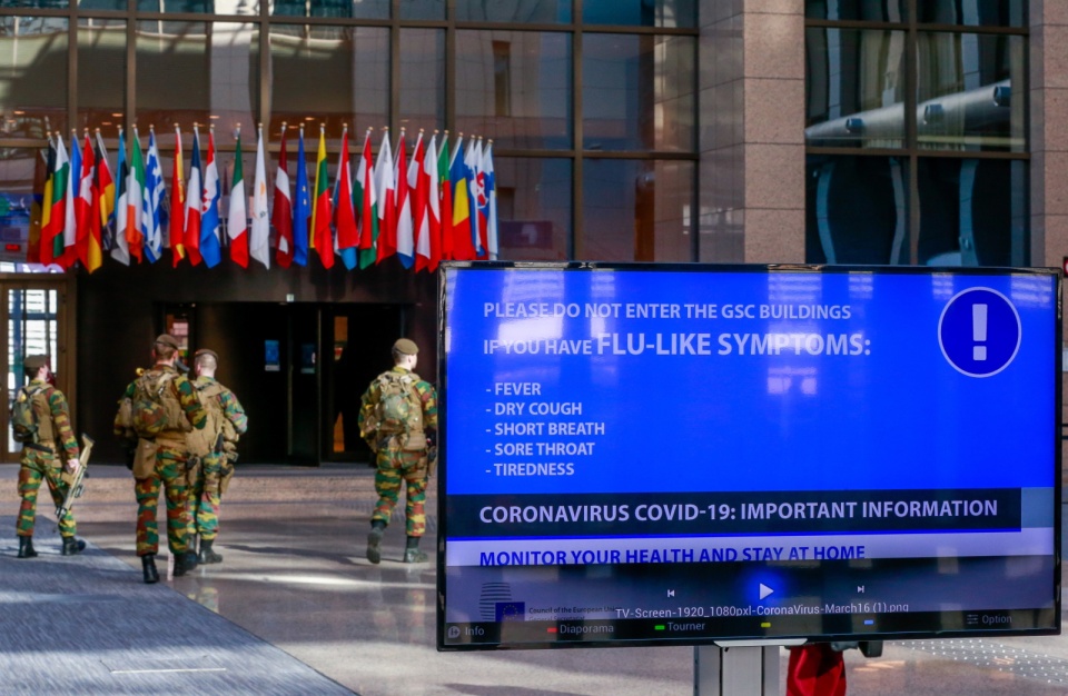 Komisja Europejska zaproponowała tymczasowe rozluźnienie zasad pomocy państwa, aby w związku z kryzysem wywołanym epidemią koronawirusa rządy krajów członkowskich UE mogły wspierać zagrożone upadłością przedsiębiorstwa. Fot. PAP/EPA