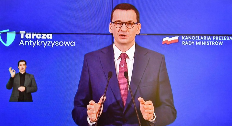 Premier Mateusz Morawiecki w siedzibie KPRM w Warszawie, podczas transmitowanej konferencji prasowej/fot. Andrzej Lange, PAP