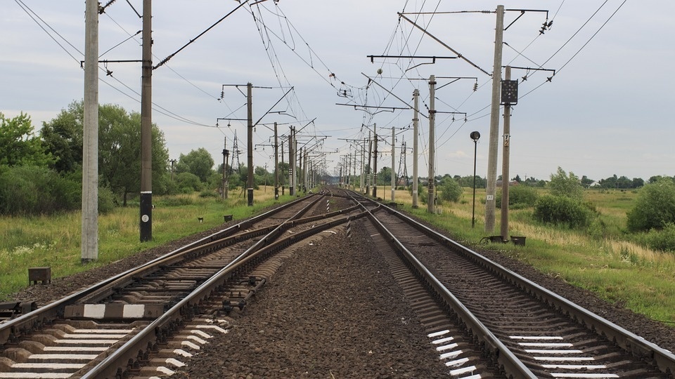 Na linii kolejowej pomiędzy Toruniem Wschodnim i Chełmżą powstanie nowy przystanek Toruń Mokre. Fot. Pixabay