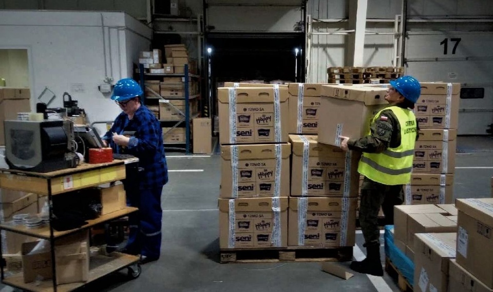 Produkcja maseczek w Toruńskich Zakładach Materiałów Opatrunkowych trwa/fot. materiały WOT