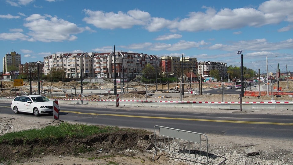 Prace nad linią tramwajową na ul. Kujawskiej są na półmetku (jw)