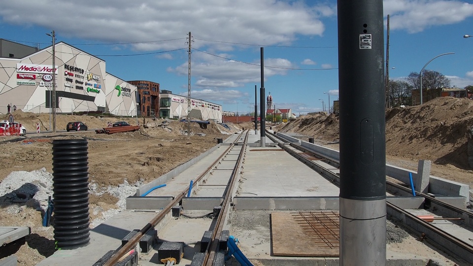 Prace nad linią tramwajową na ul. Kujawskiej są na półmetku (jw)