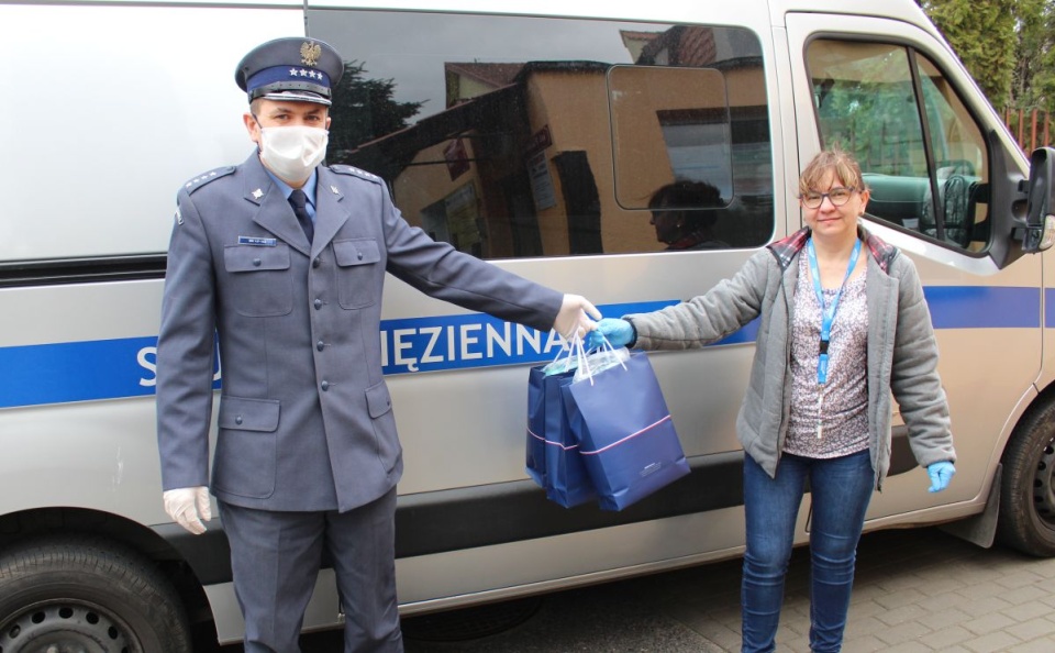 Więźniowie wyprodukowali już prawie  5 tys. środków ochrony osobistej/fot. Karolina Sławińska