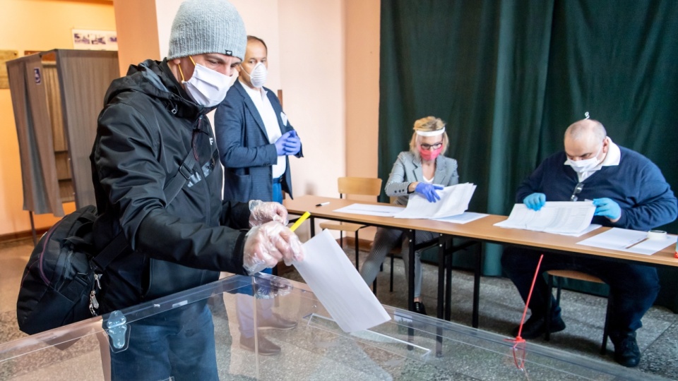 Wybory w Aleksandrowie Kujawskim i Ciechocinku bez incydentów i zakłócania ciszy wyborczej. Fot. PAP/Tytus Żmijewski