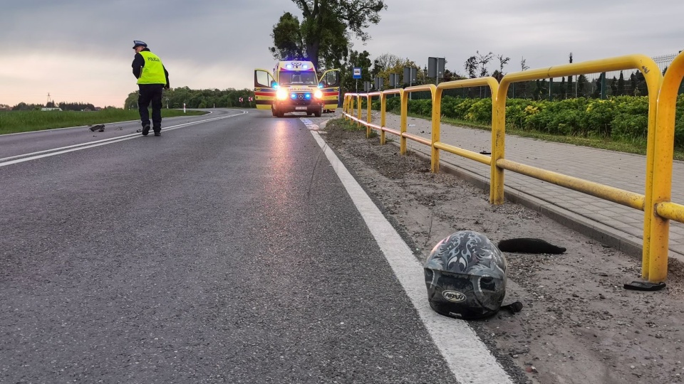 Do tragicznego w skutkach wypadku doszło rano o godzinie 4:31 na drodze krajowej nr DK25 w miejscowości Stopka. Fot. Artur Żywociński