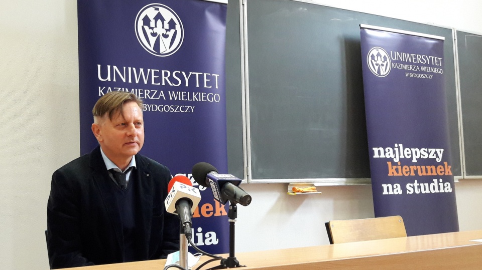 Prof. Jacek Woźny - nowy-stary rektor Uniwersytetu Kazimierza Wielkiego w Bydgoszczy spotkał się z dziennikarzami. Fot. Tatiana Adonis