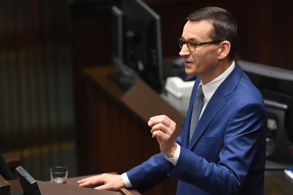 Premier RP Mateusz Morawiecki na sali plenarnej Sejmu, 4. bm. W dniu dzisiejszym został zmieniony porządek obrad ponieważ do Sejmu wpłyną wniosek o wotum zaufania dla rządu. Fot. PAP/Radek Pietruszka