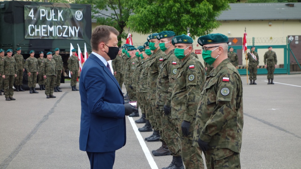 Mariusz Błaszczak w 4. Pułku Chemicznym w Brodnicy. Fot. Michał Zaręba