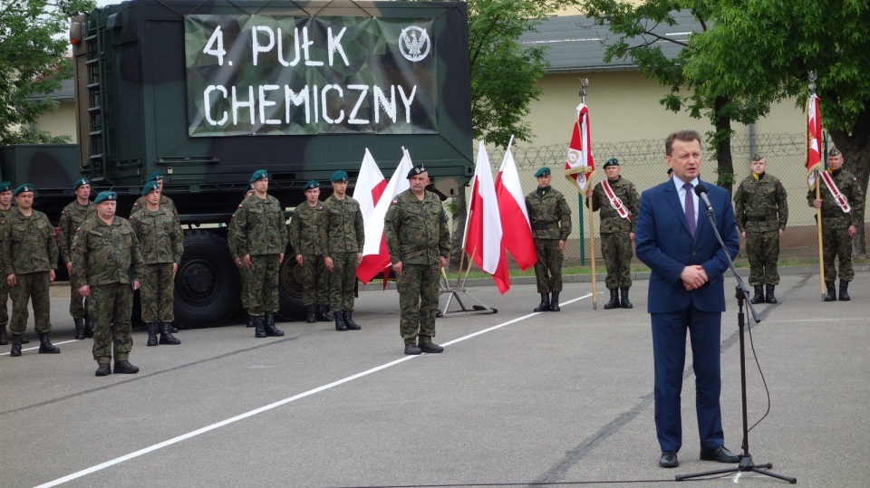 Mariusz Błaszczak w 4. Pułku Chemicznym w Brodnicy. Fot. Michał Zaręba