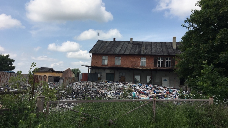 300 ton odpadów leży w Wojnowie od około 8 lat. I może poleżeć 2 kolejne.../fot. Elżbieta Rupniewska