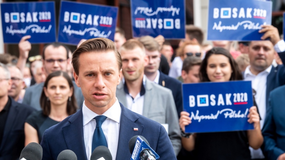 Krzysztof Bosak podczas konferencji prasowej w Amfiteatrze przy Muzeum Okręgowym im. Leona Wyczółkowskiego w Bydgoszczy/fot. Tytus Żmijewski