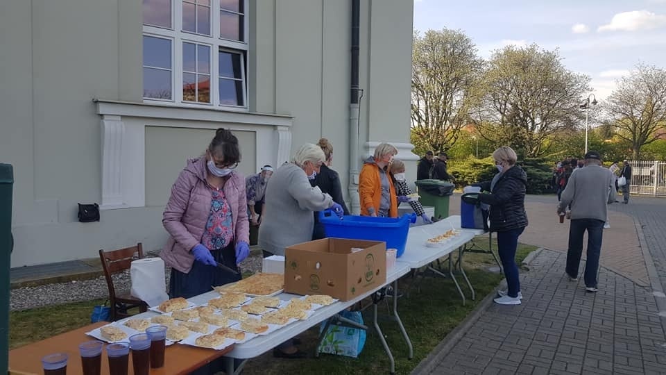 Wydali ponad 200 tyś. posiłków, 5 ton środków odkażających i czyszczących, kilkadziesiąt ton maseczek i odzieży. Fot. Archiwum