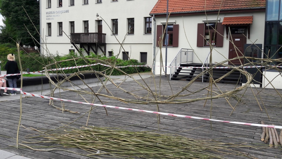 Rzeźba z wikliny powstaje na bydgoskiej Wyspie Młyńskiej/fot. Tatiana Adonis