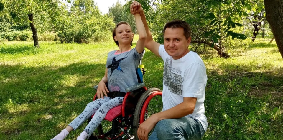 To dla kingi przez całą Polską płynie Jacek Balcerak./fot. Facebook/Postawmy Kingę na nogi