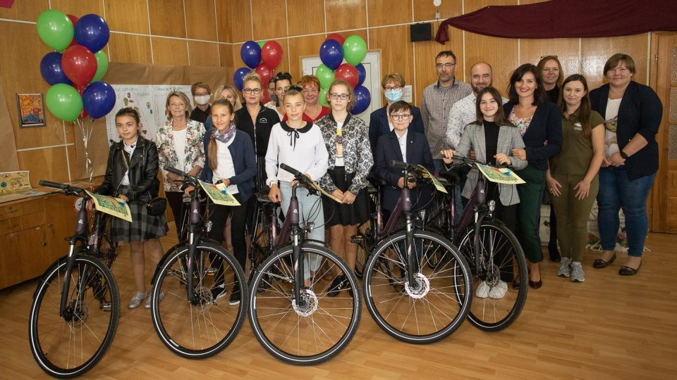 Autorzy 5 najlepszych prac otrzymali rowery. Dodatkowo klasa zwycięzcy konkursu weźmie udział w tygodniowej eko-szkole. Fot. Adriana Andrzejewska-Kuras