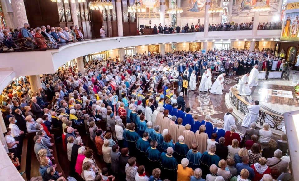 Uroczystości rozpoczęłą Msza święta w sanktuarium Najświętszej Maryi Panny Gwiazdy Nowej Ewangelizacji i św. Jana Pawła/fot. Tytus Żmijewski, PAP