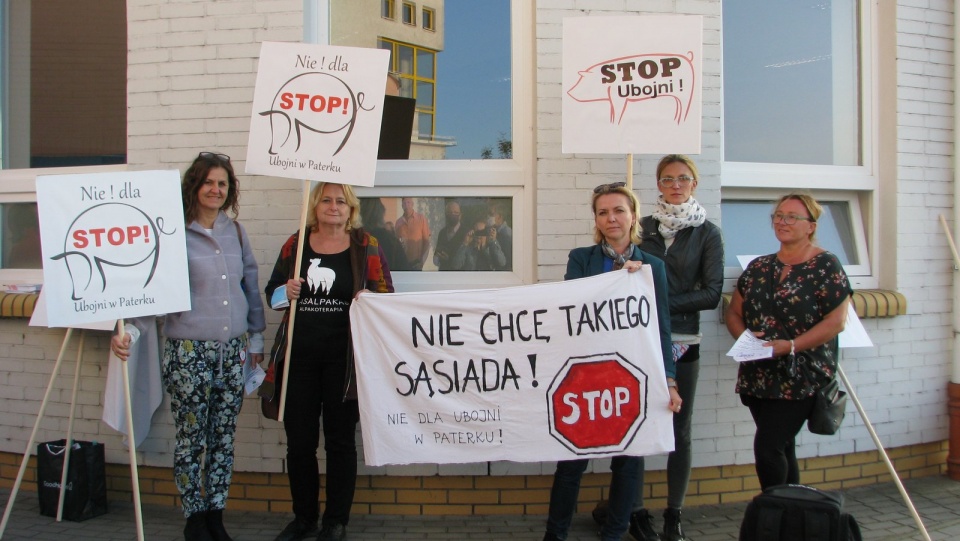 Stop ubojni!, Precz ze Skibą! Takimi hasłami mieszkańcy Paterka pod Nakłem protestowali przeciwko budowie ubojni. Fot. Tatiana Adonis