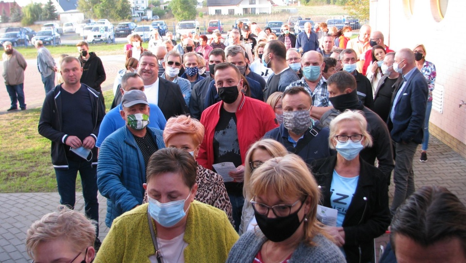 Stop ubojni!, Precz ze Skibą! Takimi hasłami mieszkańcy Paterka pod Nakłem protestowali przeciwko budowie ubojni. Fot. Tatiana Adonis