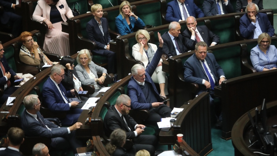Posłowie na sali obrad podczas drugiego dnia posiedzenia Sejmu w Warszawie. Fot.PAP/Wojciech Olkuśnik