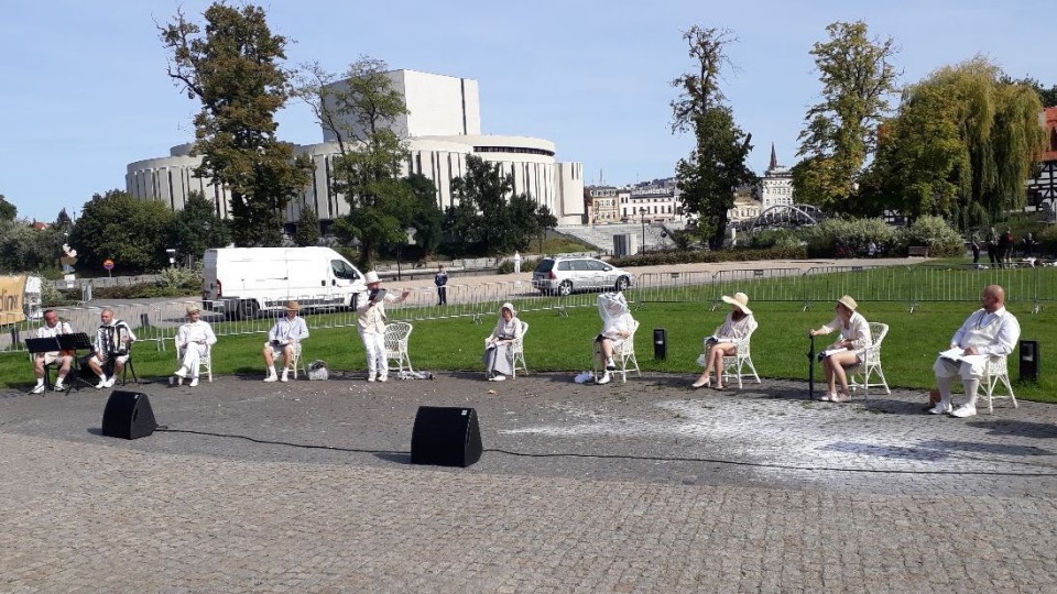 Czytanie performatywne sztuki Marty Guśniowskiej „Kto się boi pani EŚ?”. Fot. Ewa Dąbska