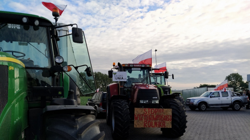 40 rolników z powiatu chełmińskiego i chełmżyńskiego protestowało w środę na drodze krajowej numer 41/fot. Marcin Doliński