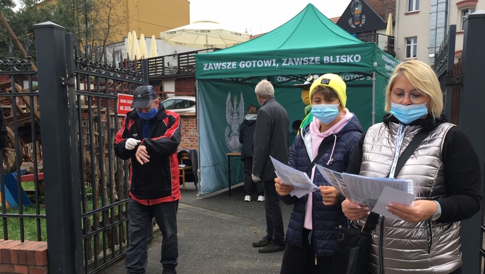 Ponad 150 osób wzięło udział w sobotnim marszu na orientację śladami historii Bydgoszczy. Fot. Elżbieta Rupniewska