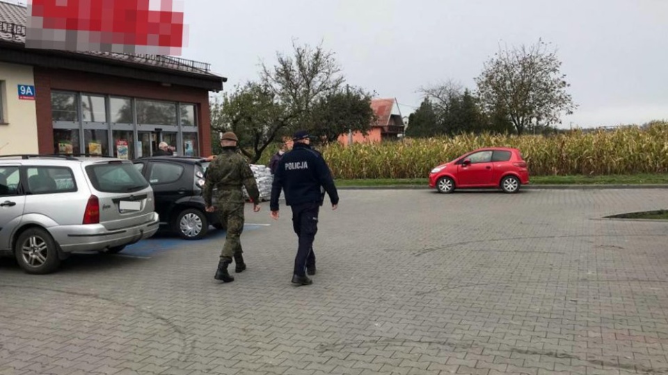 Wspólne działania mają na celu graniczenie rozprzestrzeniania się wirusa i tym samym zminimalizowania ryzyka zakażenia i liczby chorych. Fot. Policja