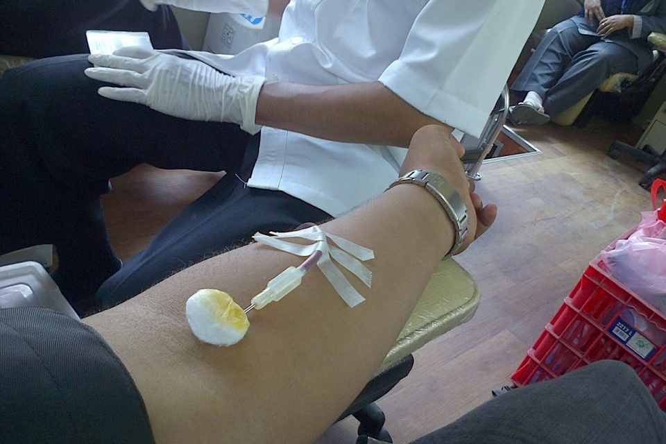 Wykorzystanie przeciwciał zawartych w surowicy krwi ozdrowieńców, to jedna z metod wspomagania leczenia chorych na Covid-19/fot. Pixabay
