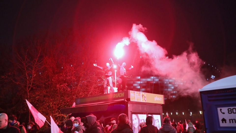 Podczas Marszu Niepodległości, który przechodzi przez stolicę dochodzi do awantur. Fot. PAP/Leszek Szymański