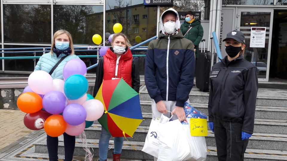 Kolorowe prezenty trafiły dziś do małych pacjentów Szpitala im. Jurasza w Bydgoszczy/fot. Tatiana Adonis