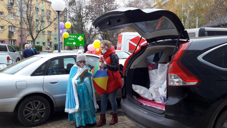 Kolorowe prezenty trafiły dziś do małych pacjentów Szpitala im. Jurasza w Bydgoszczy/fot. Tatiana Adonis