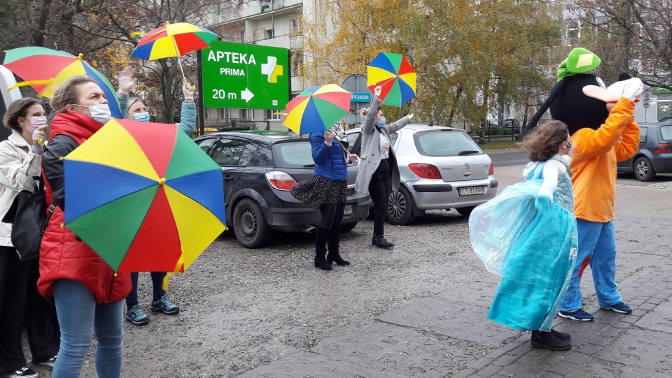 Kolorowe prezenty trafiły dziś do małych pacjentów Szpitala im. Jurasza w Bydgoszczy/fot. Tatiana Adonis
