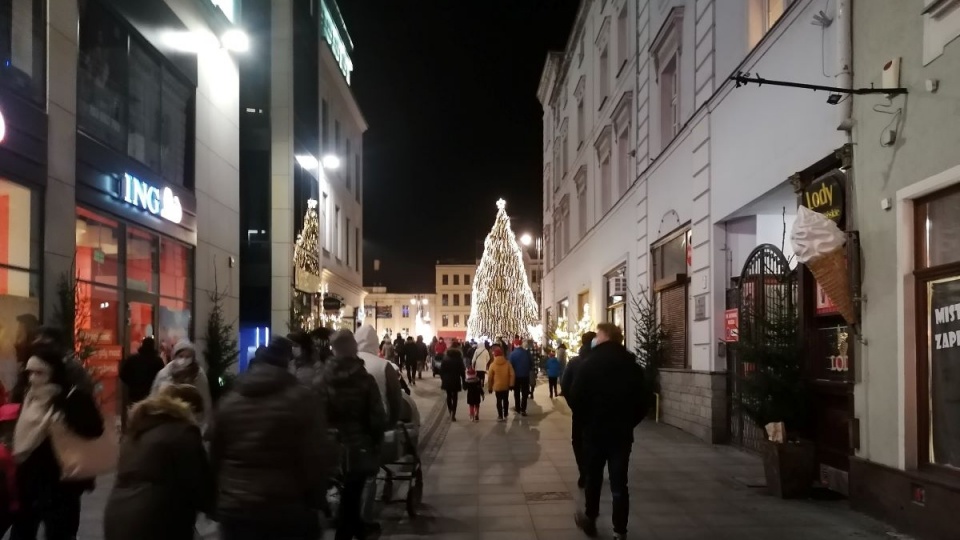 Inauguracja świątecznych iluminacji na Starym Rynku w Bydgoszczy/fot. mg