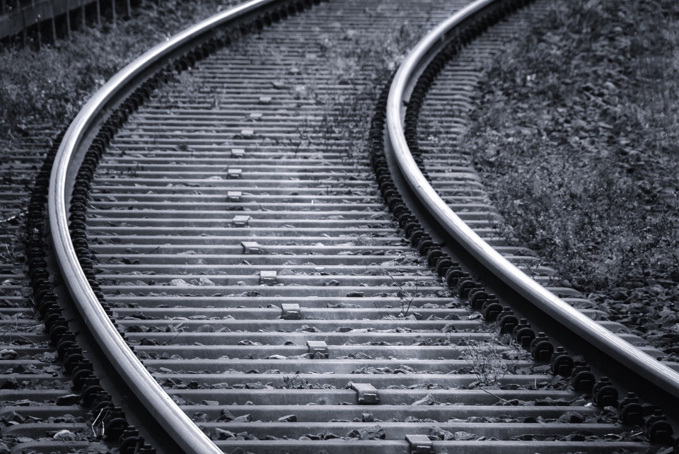Ruch kolejowy między Chełmżą- Bydgoszczą ma zostać przywrócony 18 stycznia, kiedy młodzież wróci do szkół/fot. Pixabay