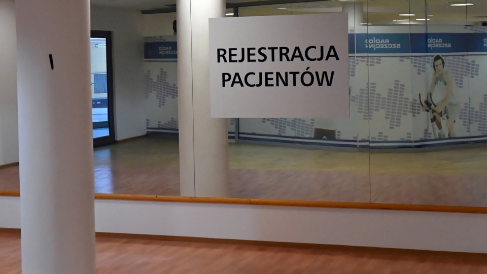 Szpital tymczasowy w hali w Szczecinie/fot. Marcin Bielecki, PAP