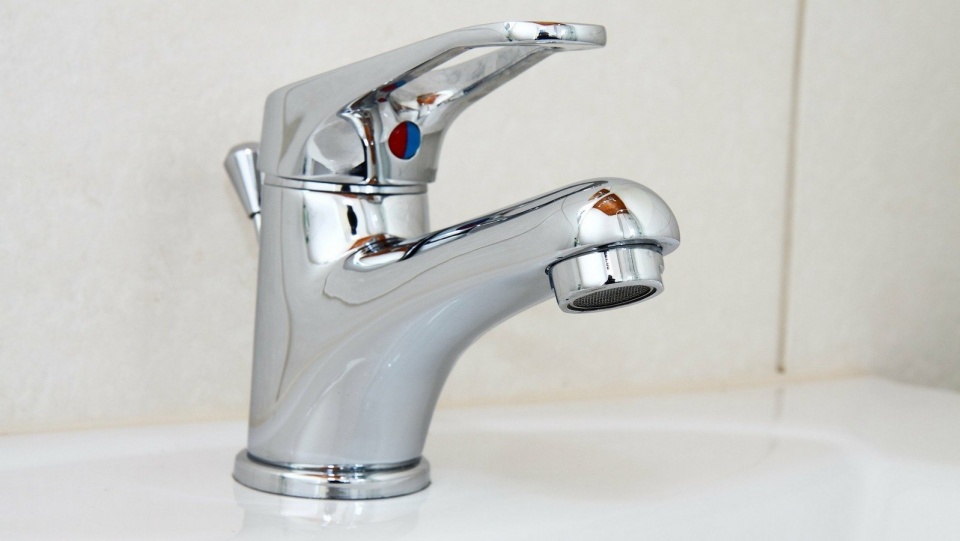 Problem braku wody dotyka kilkudziesięciu osób pracujących w głównej siedzibie spółdzielni. Fot. Pixabay.com