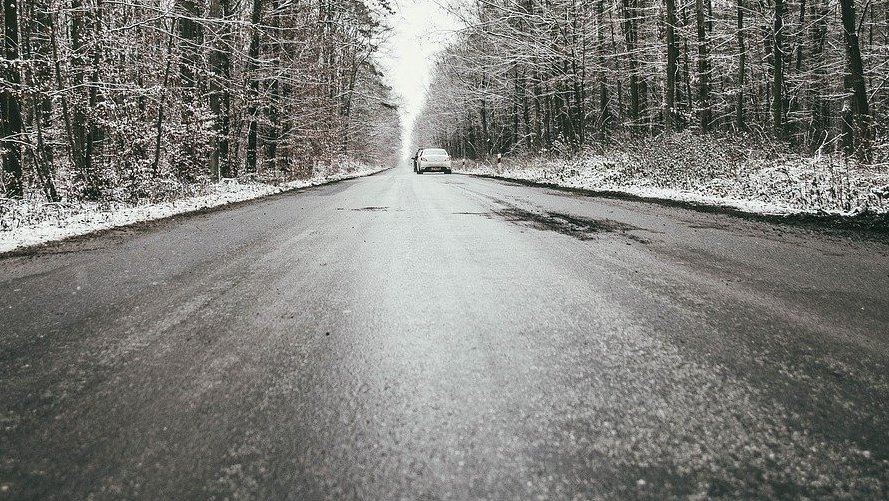 Na drogach może być bardzo ślisko/fot. Pixabay