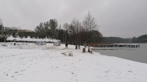 Plaża w Pieckach jest popularna nie tylko latem, jej nowa atrakcja to sauna/fot. mg